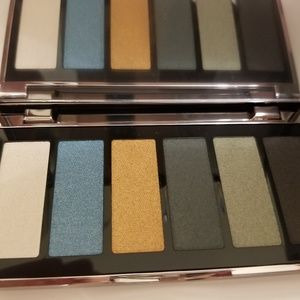 Hypnotized eyeshadow palette
